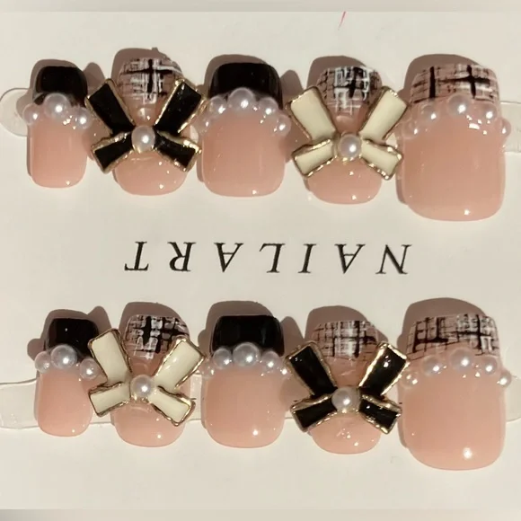 [L] 🎀 10Pcs Handmade Wearable Press on Nails Short Luxury Designer Tweed French - Picture 2 of 5